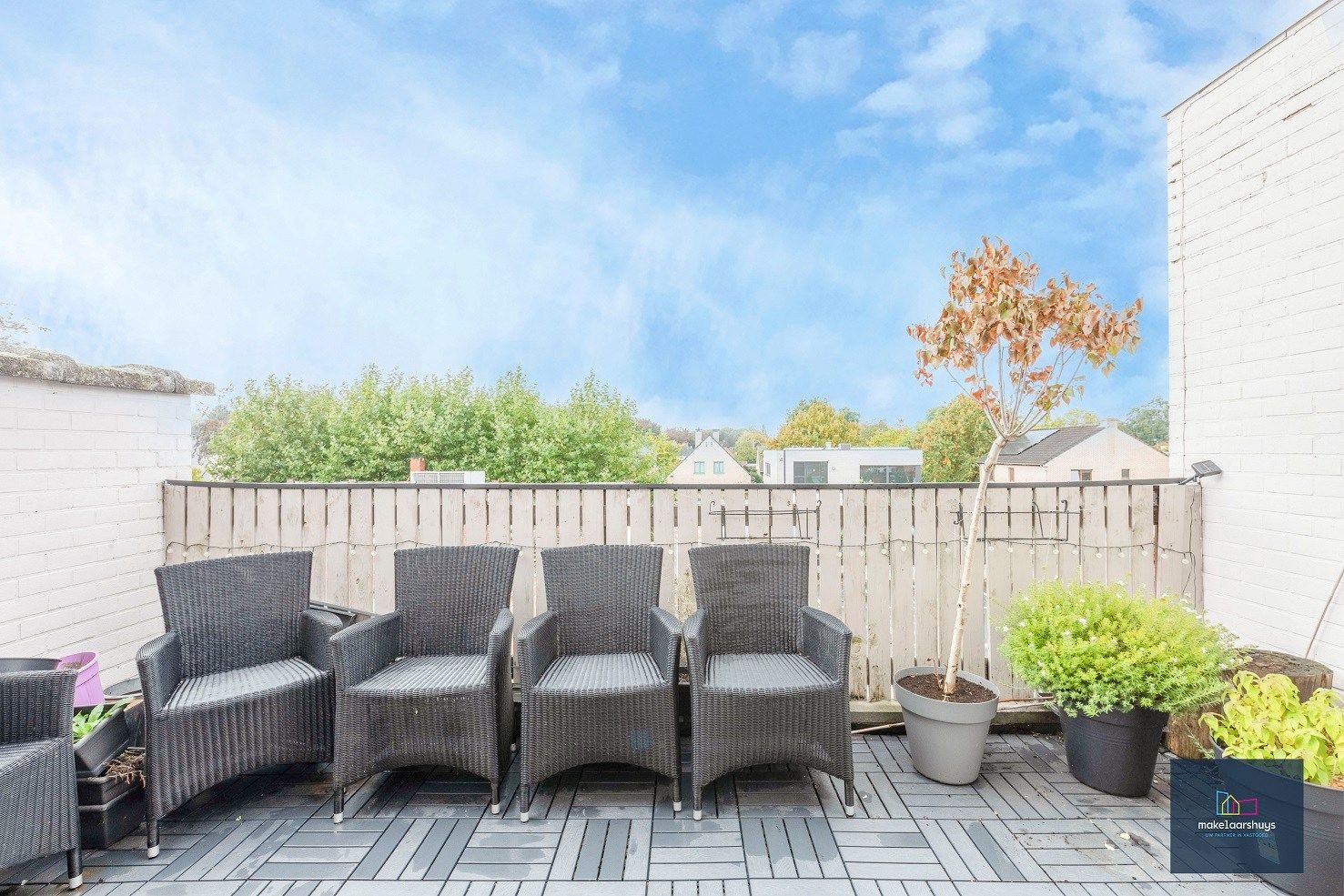 Instapklare woning in rij  met zonneterras en 2 staanplaatsen foto 13