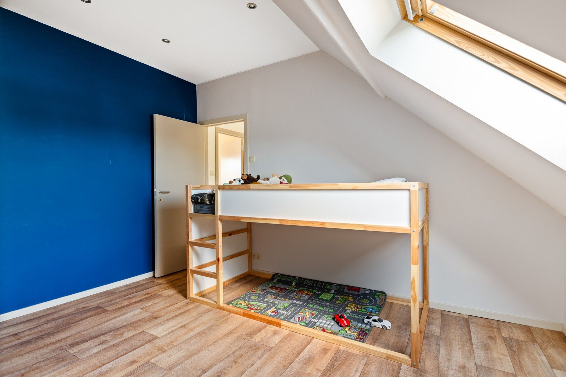 Lichtrijke en ruime woning op uitstekende ligging foto 13