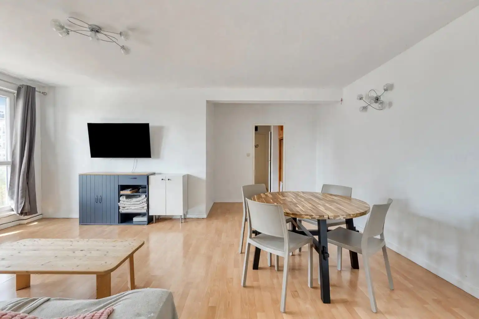 Instapklaar 2 slaapkamer appartement met prachtig uitzicht  foto {{pictureIndex}}