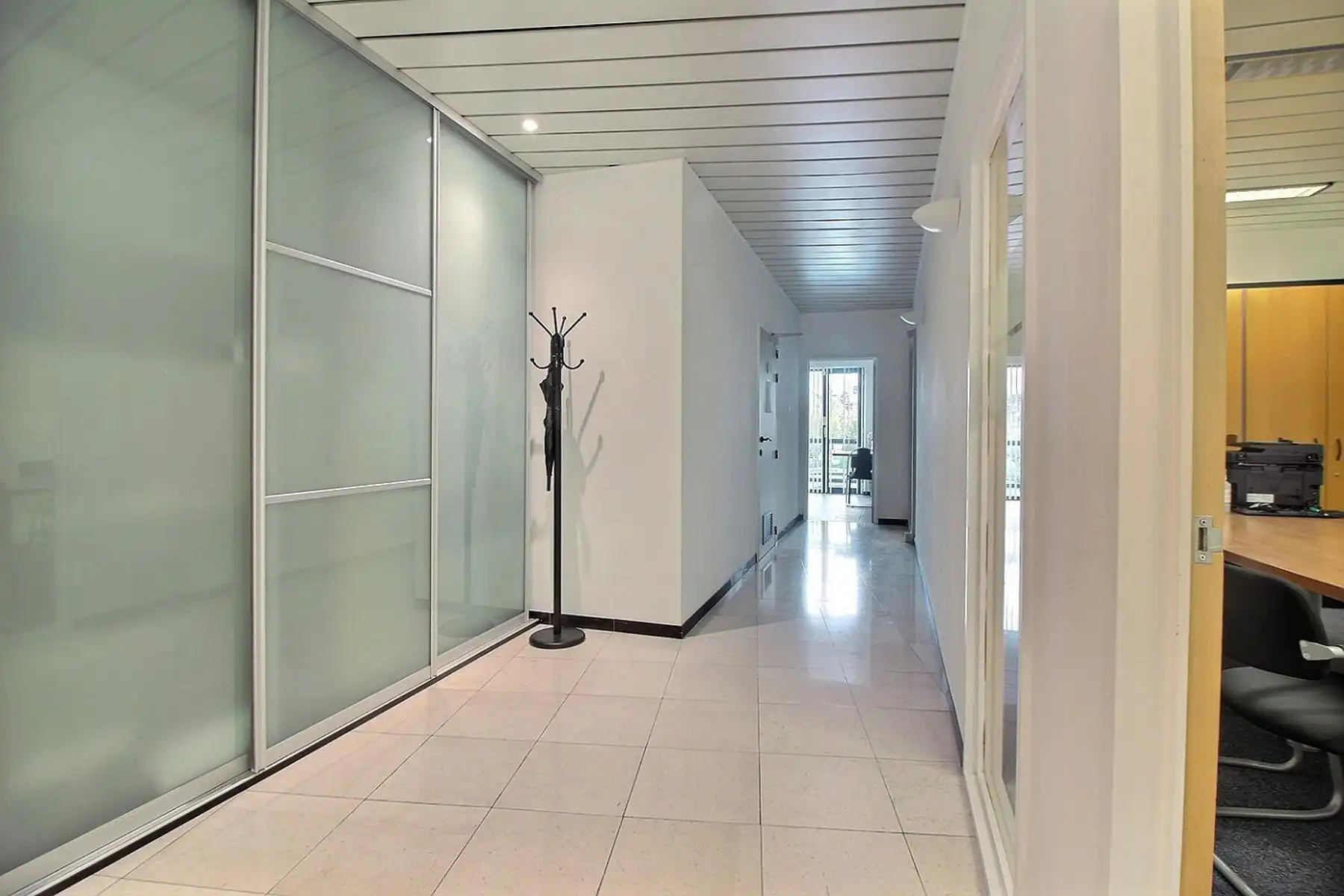 Topgelegen kantoorruimte voor medische praktijk foto 13