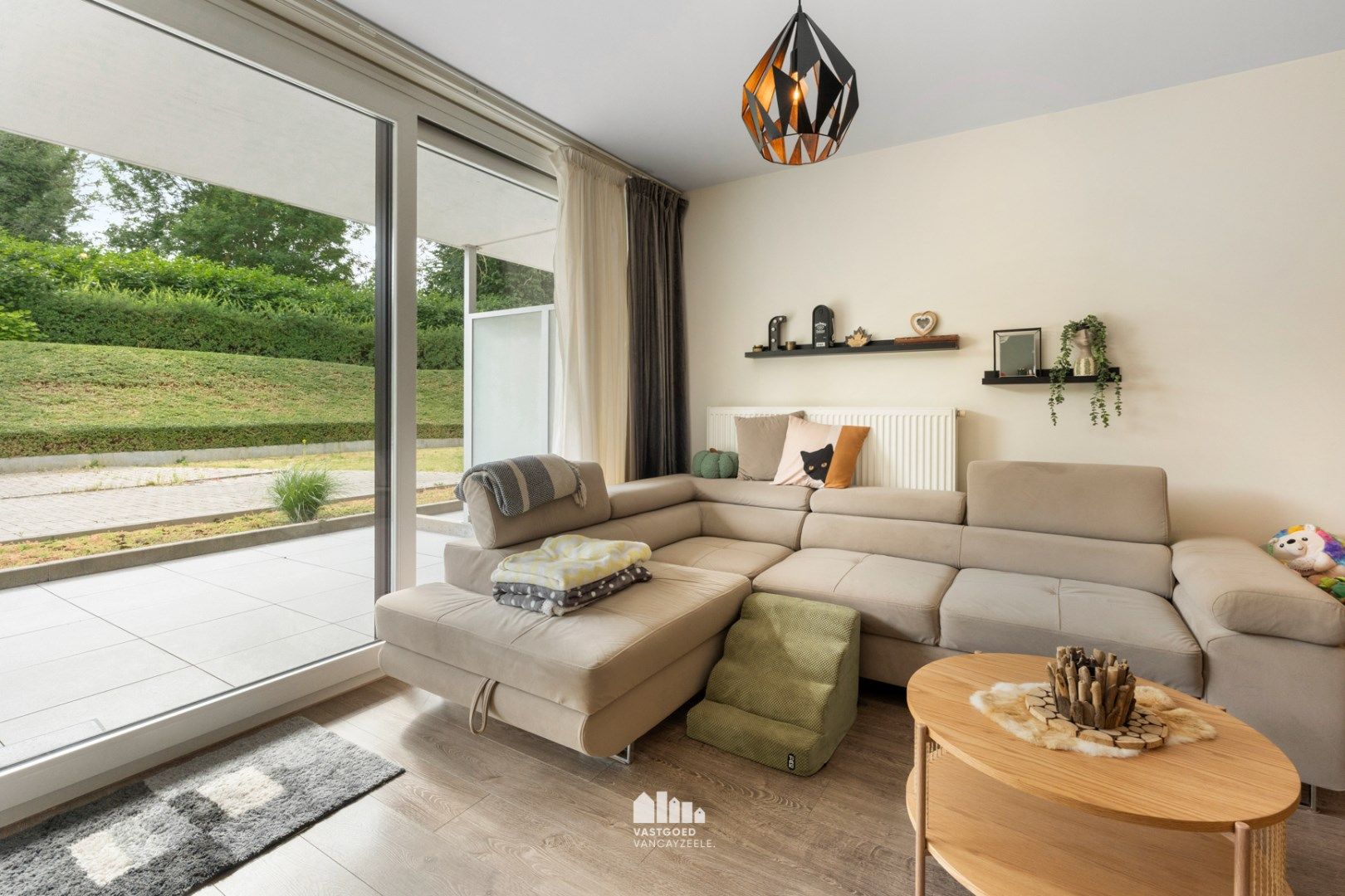 Instapklaar appartement met groot zonnig terras en garage op idyllische locatie midden in het groen.  foto 7