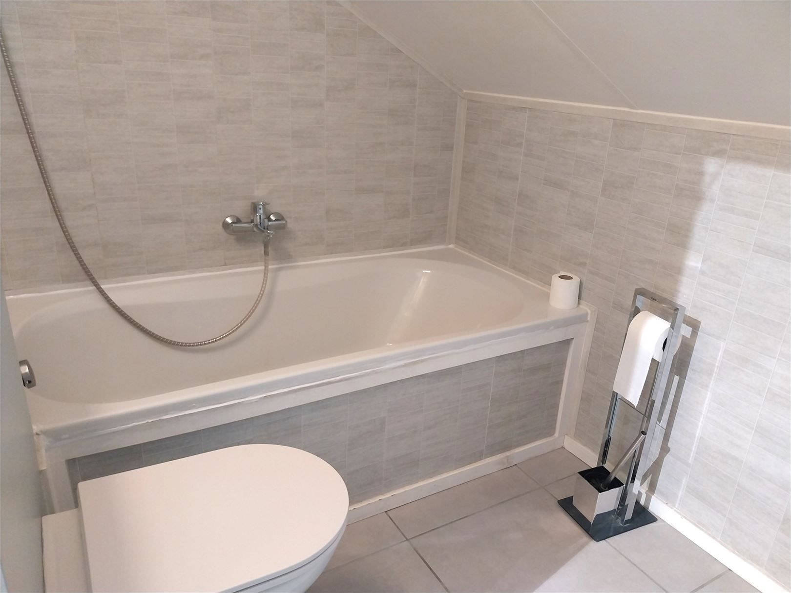 TE HUUR: Gemeubeld dakappartement met 2 slaapkamers te Heusden! foto 13