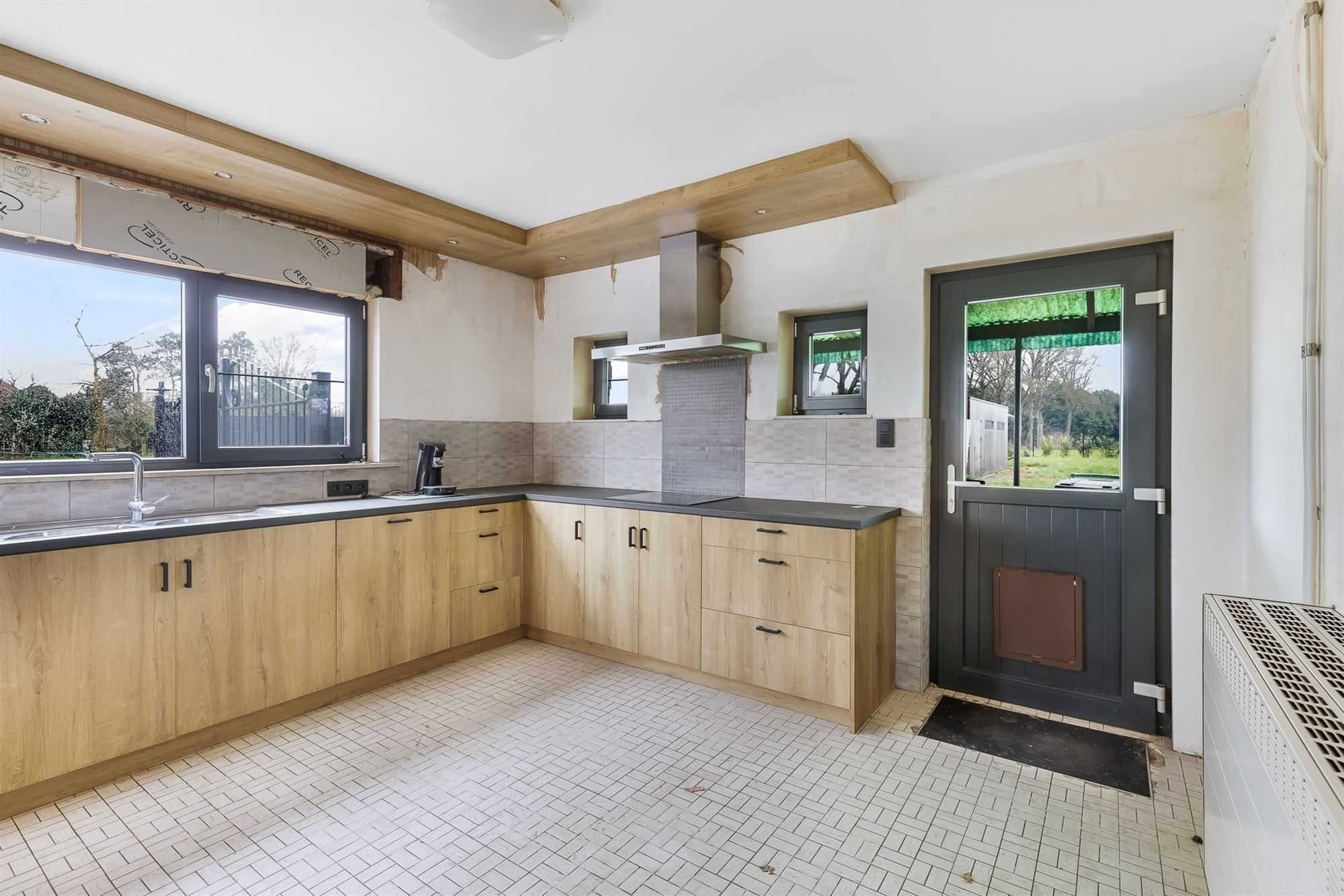 FANTASTISCH GELEGEN, DEELS GERENOVEERDEWONING OP 1817M2! foto 12