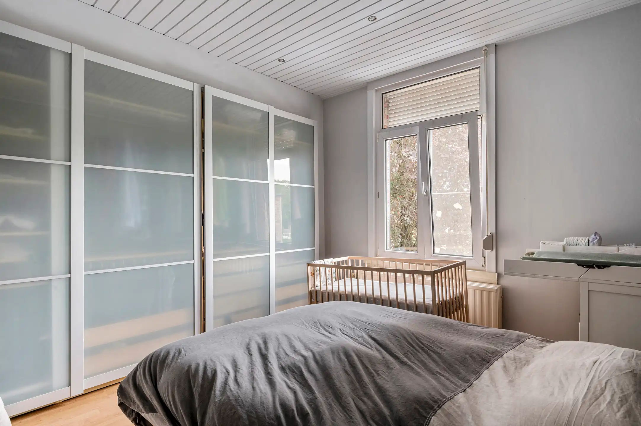 Ruime halfopen gezinswoning met 4 slaapkamers, veranda en tuin in Mechelen. foto 9