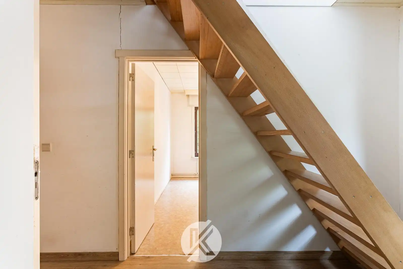 Ruime woning met uitzicht op omliggend landschap foto 19