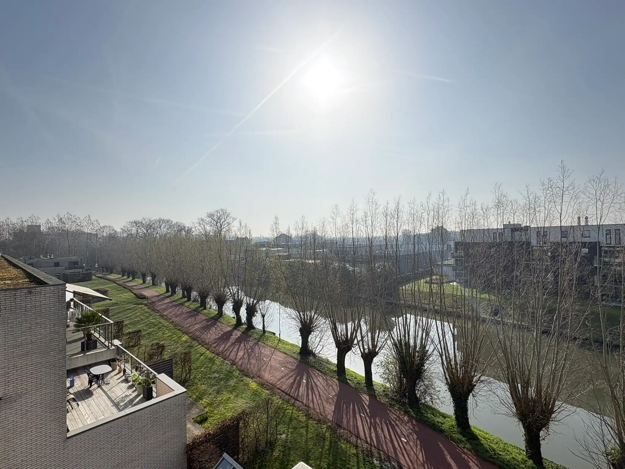 Centraal gelegen ruim appartement foto 12