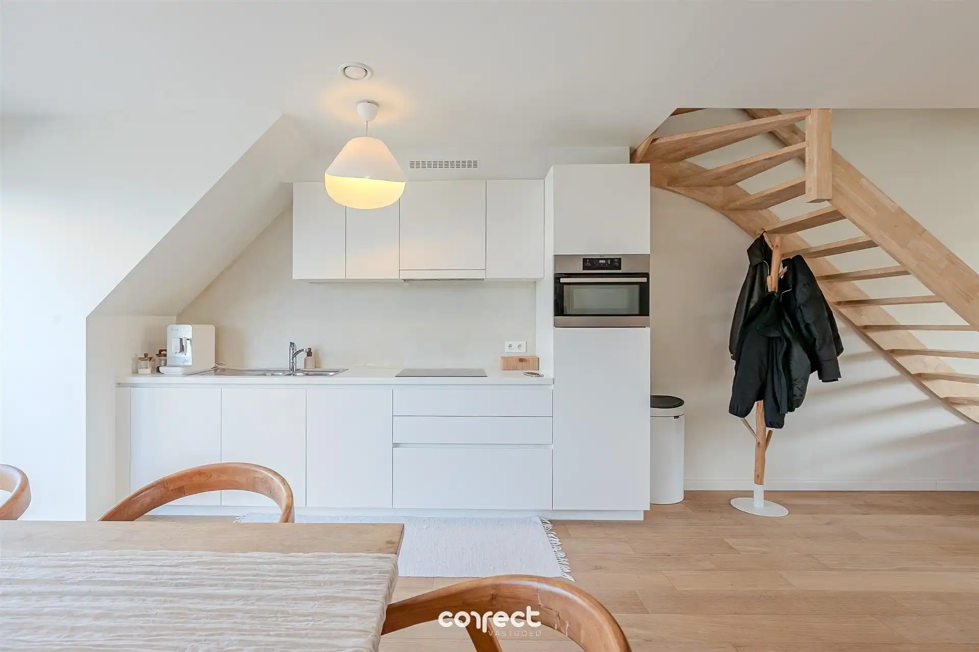 Instapklaar prachtig duplex-app met terras en 2 slaapkamers foto 3