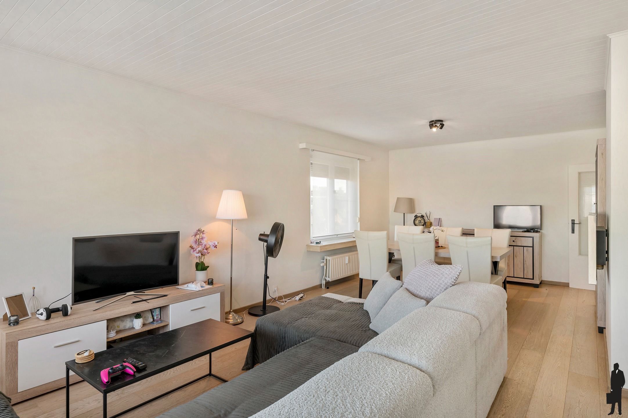 Appartement met terras + garage te Hoevenen! foto 7