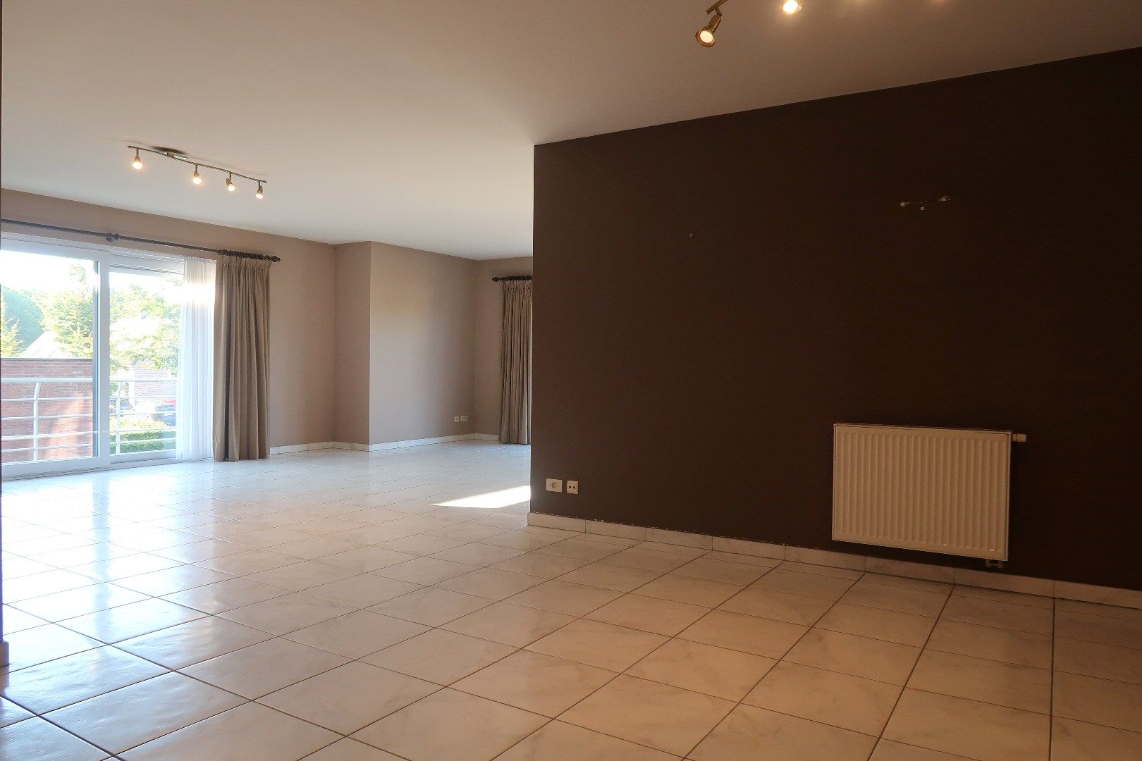 Ruim, verzorgd appartement met 2 slaapkamers en 2 terrassen in Hartje Jabbeke foto 5