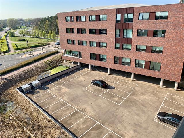 Kantoor met unieke ligging in Genk centrum! foto 2