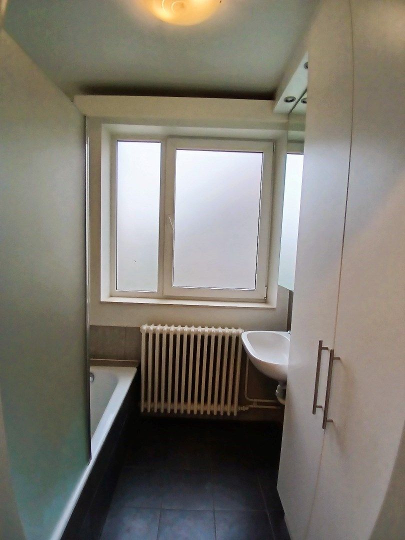 2 slaapkamer appartement met terras foto 9