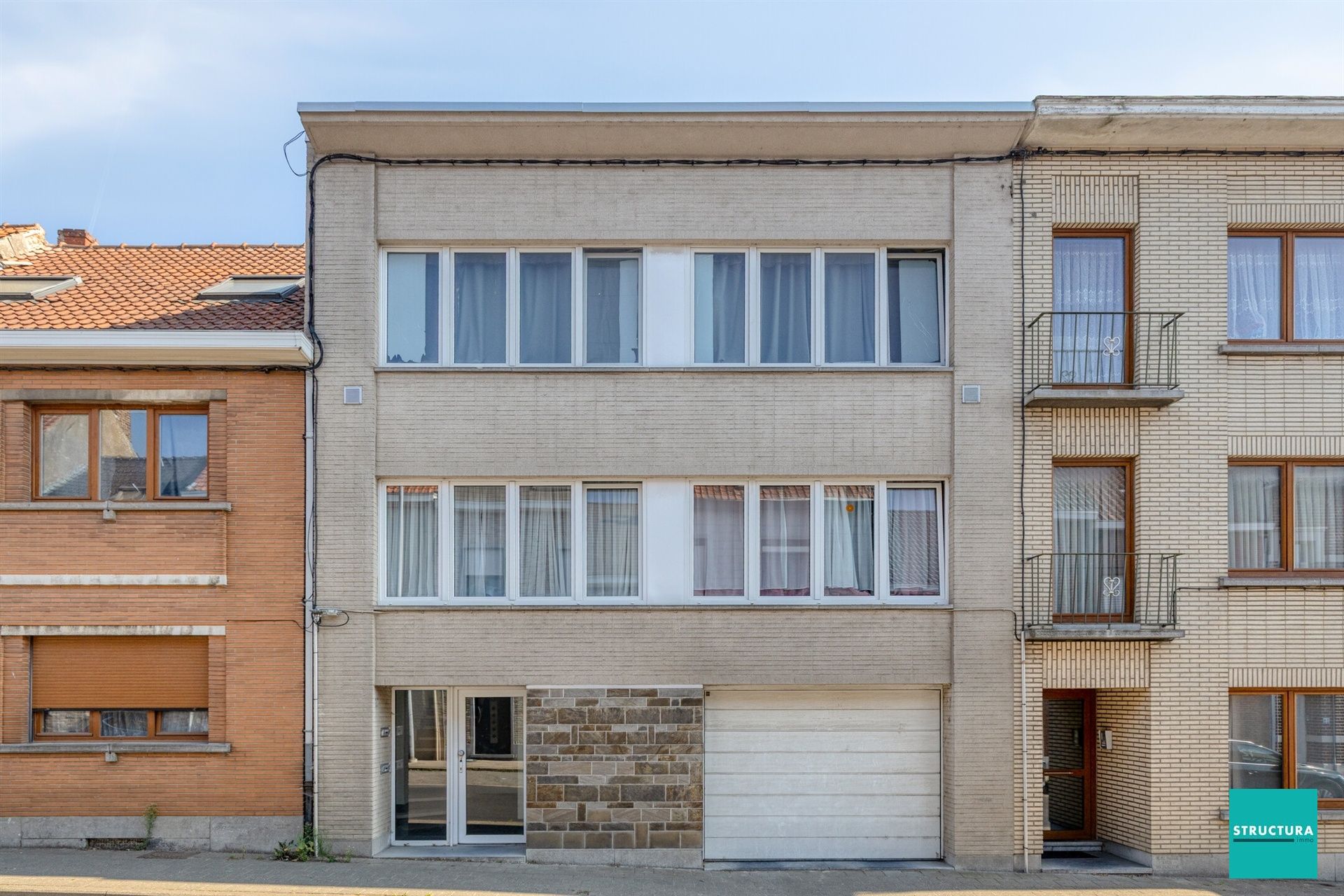 Opbrengsteigendom met 2 appartementen + 6 autostallingen foto {{pictureIndex}}