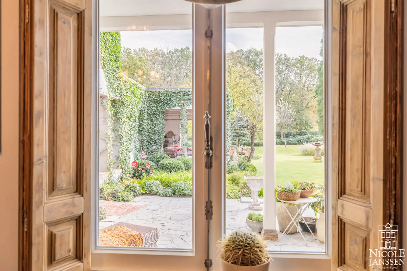 Authentiek herenhuis met conciërgewoning foto 8