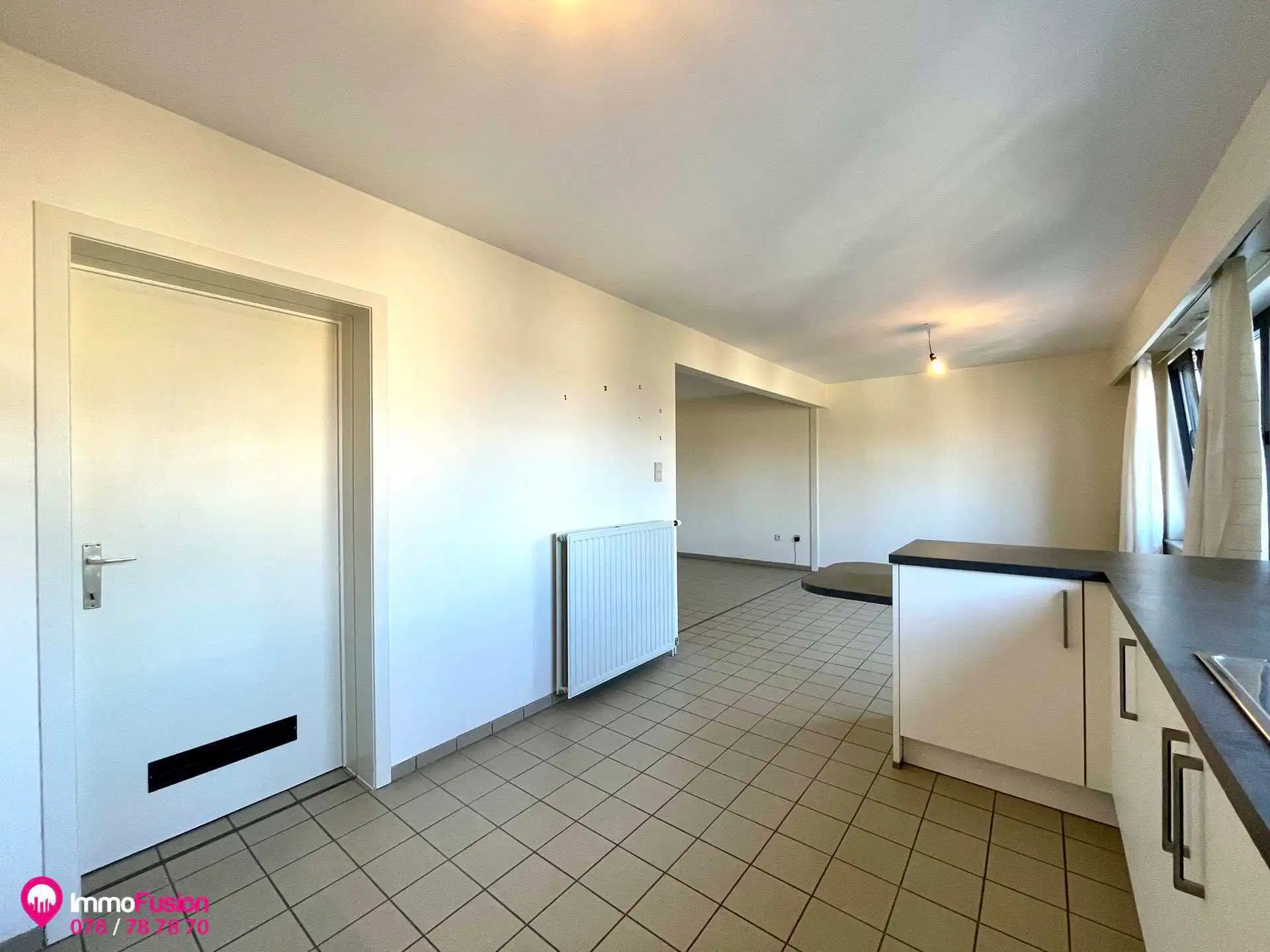 Mooi 2-slaapkamer appartement met terras in het centrum! foto 13