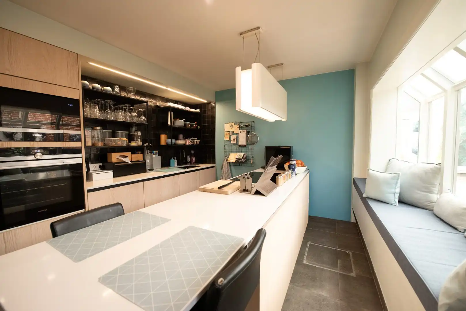Karaktervolle stadswoning TE KOOP met prachtige stadstuin op toplocatie in Waregem! foto 9
