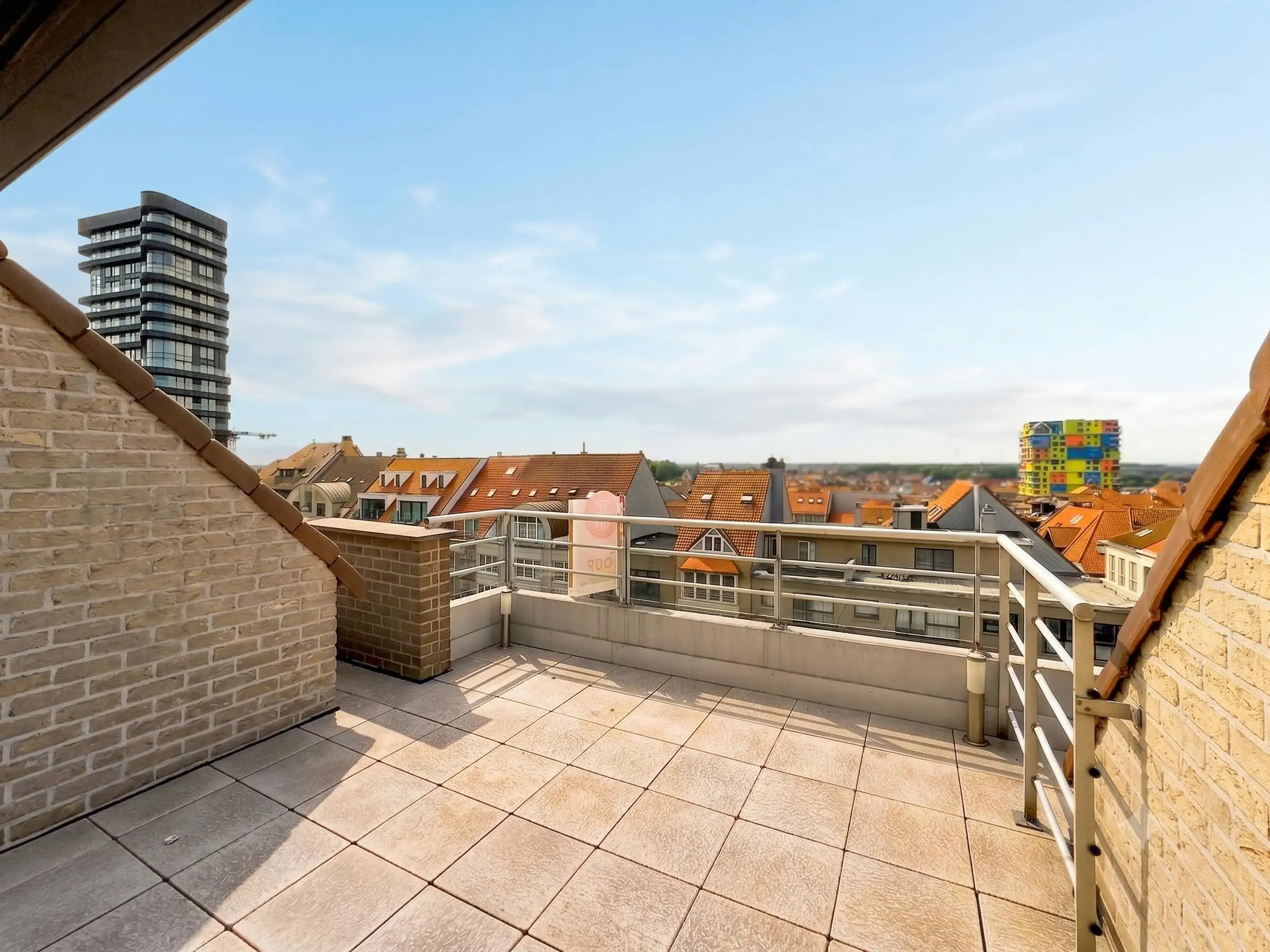 Instapklaar appartement met zonnig terras te koop in Heist foto 2