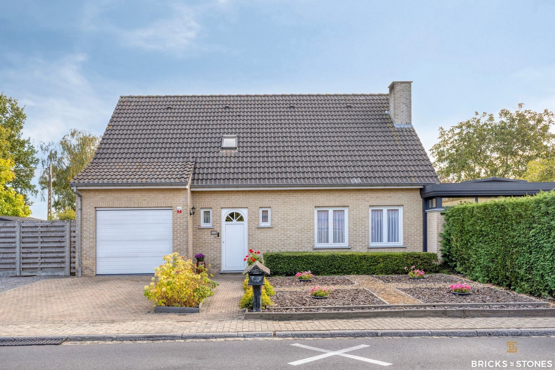 Gezellige, verzorgde gezinswoning met zwembad in Boortmeerbeek foto {{pictureIndex}}