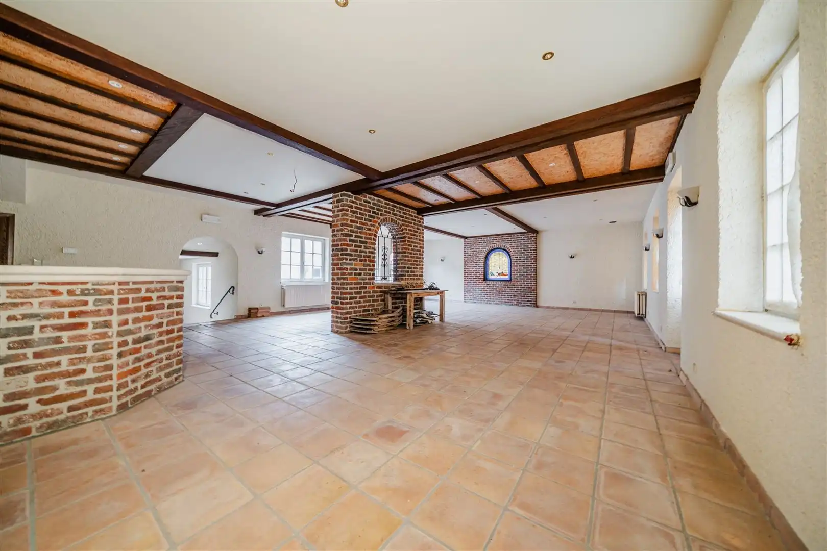 Handelscomplex met appartement in centrum Landen foto 6