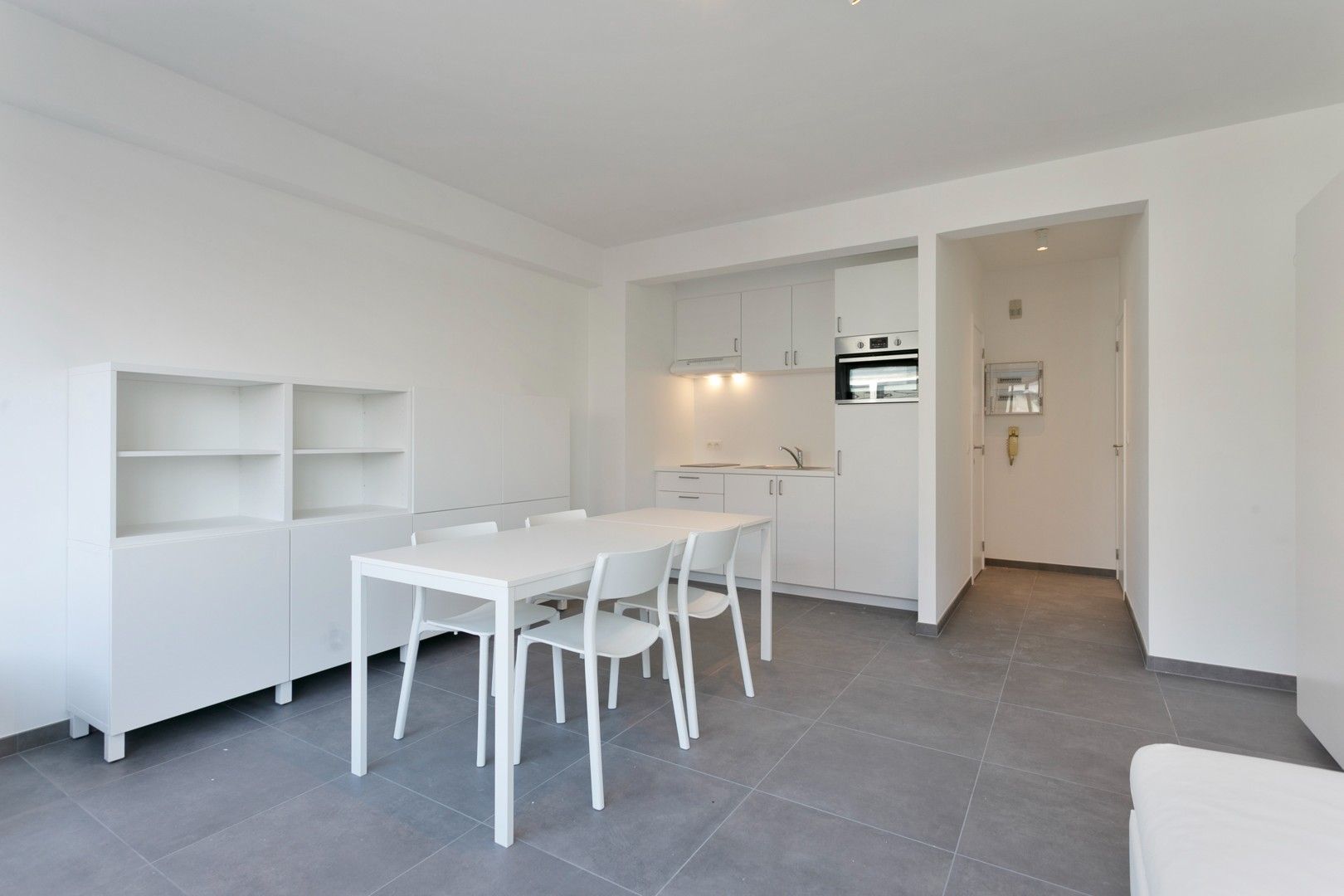 Gemeubelde studio te Berchem foto 3