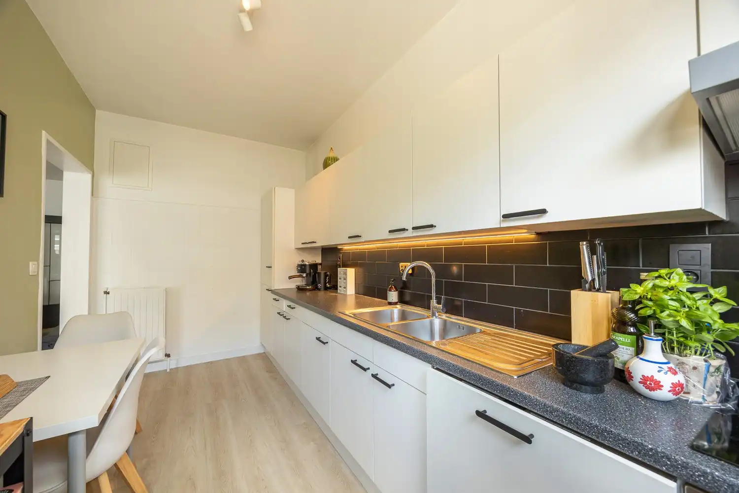 Recent gerenoveerd 2-slaapkamer appartement foto 4
