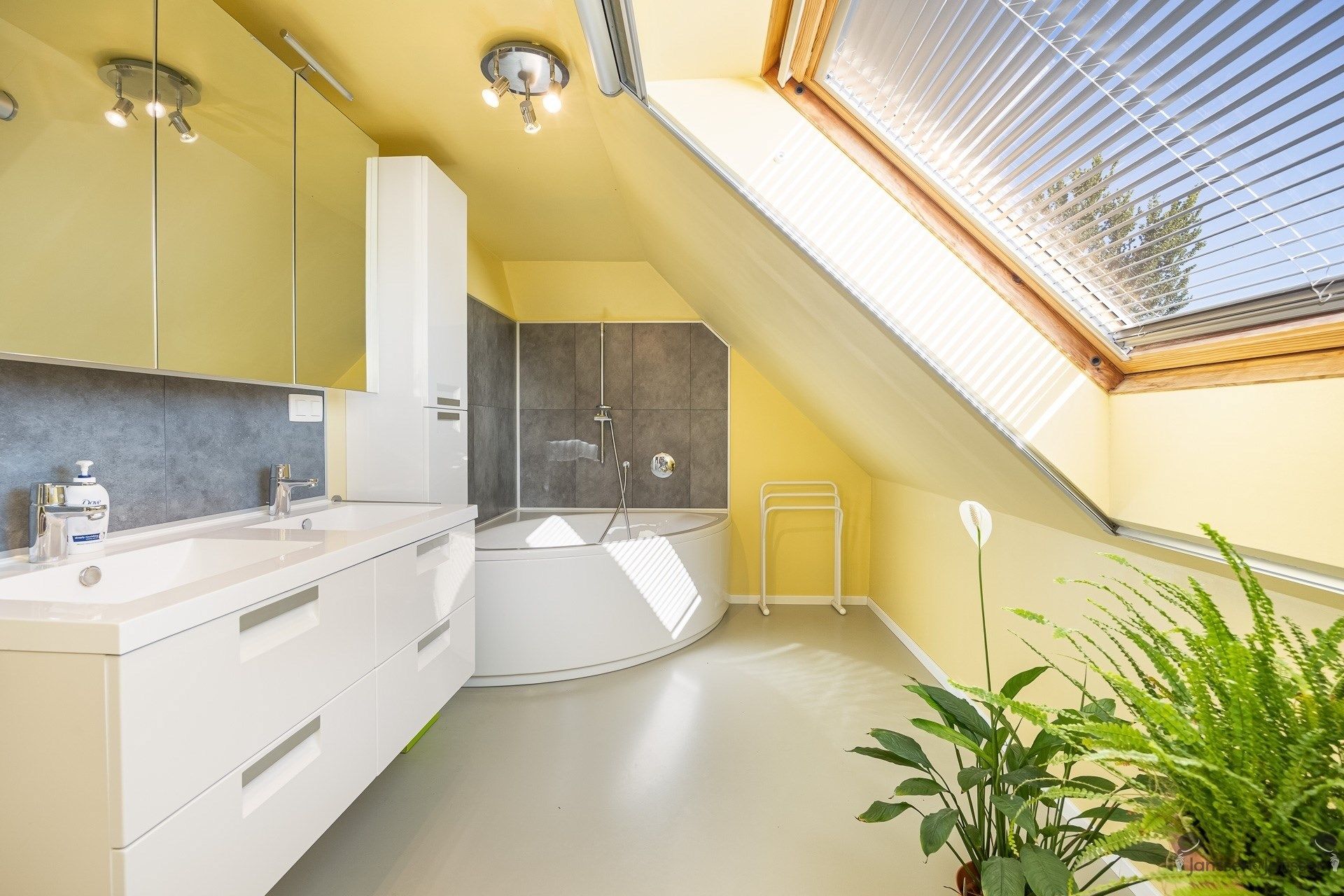 Landelijk gelegen open bebouwing met bijgebouw & grote tuin foto 14