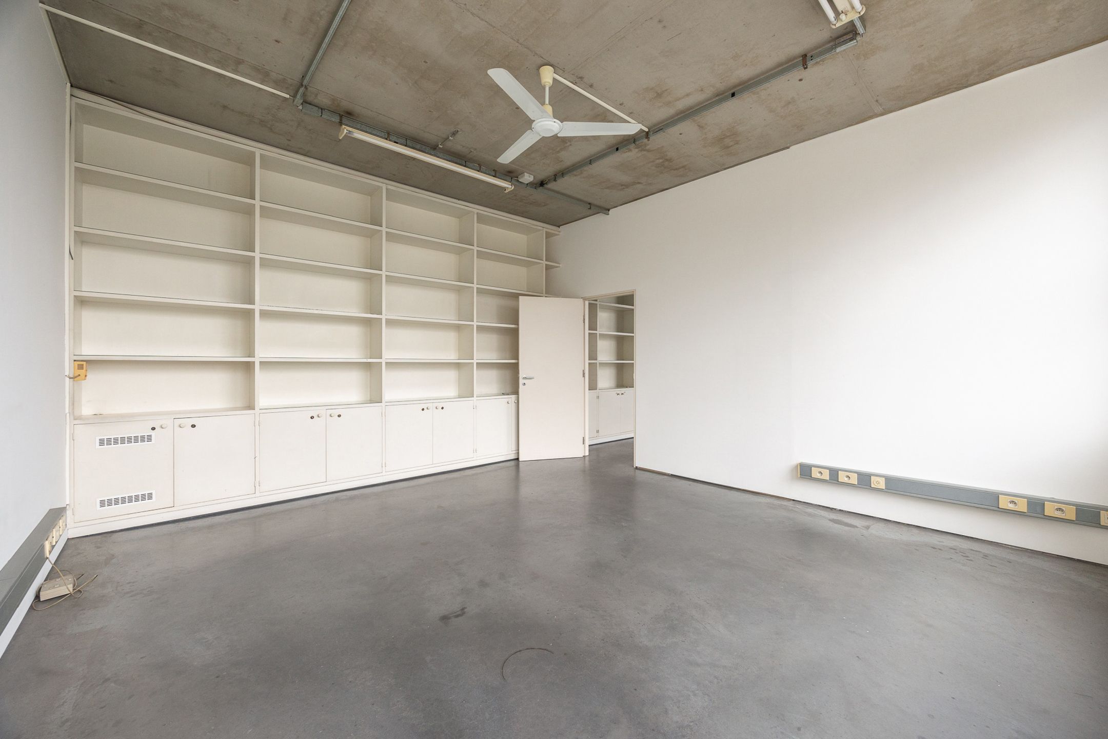 WILRIJK - Modernistisch huis op centrale locatie foto 10