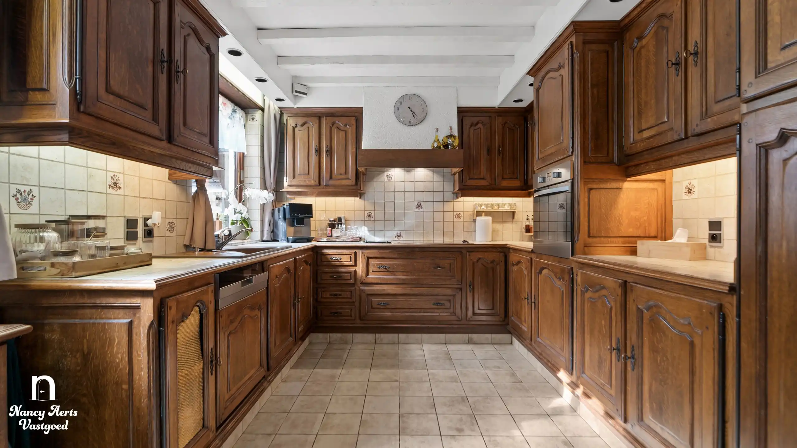 Exclusief landgoed op 1,28 ha met villa en paardenstallen foto 10