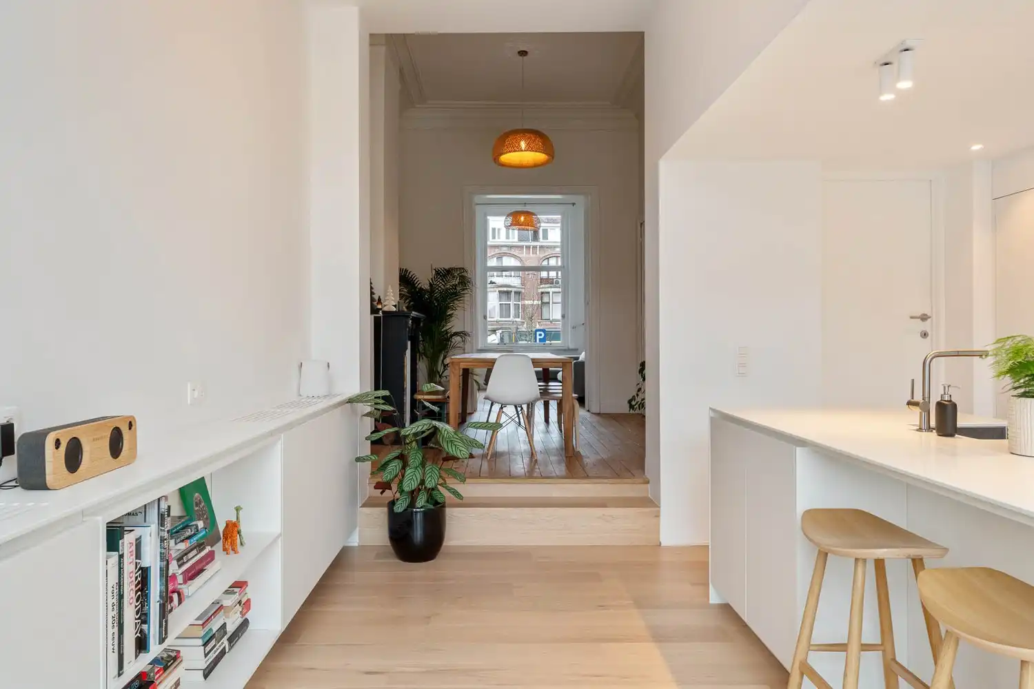 Prachtig gerenoveerd en energiezuinig herenhuis met 5 slaapkamers, 2 badkamers en een tuin op een toplocatie nabij het station van Leuven! foto 8