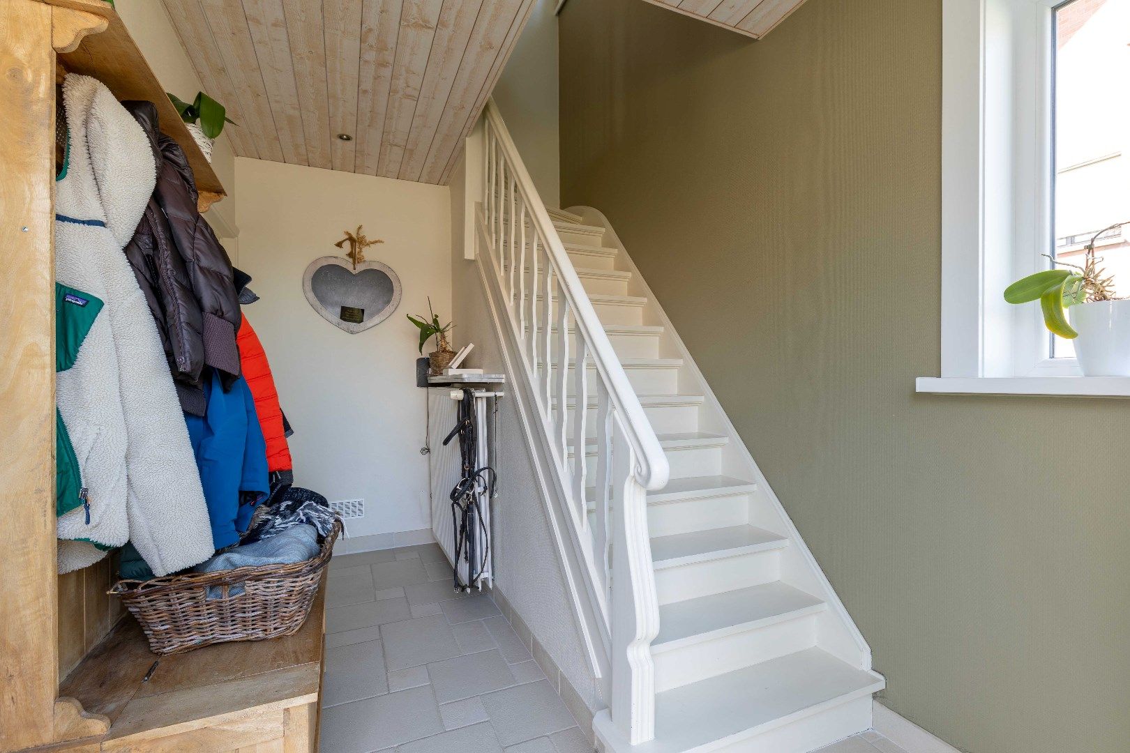 Vernieuwde energiezuinige alleenstaande woning met bijgebouwen  foto 14