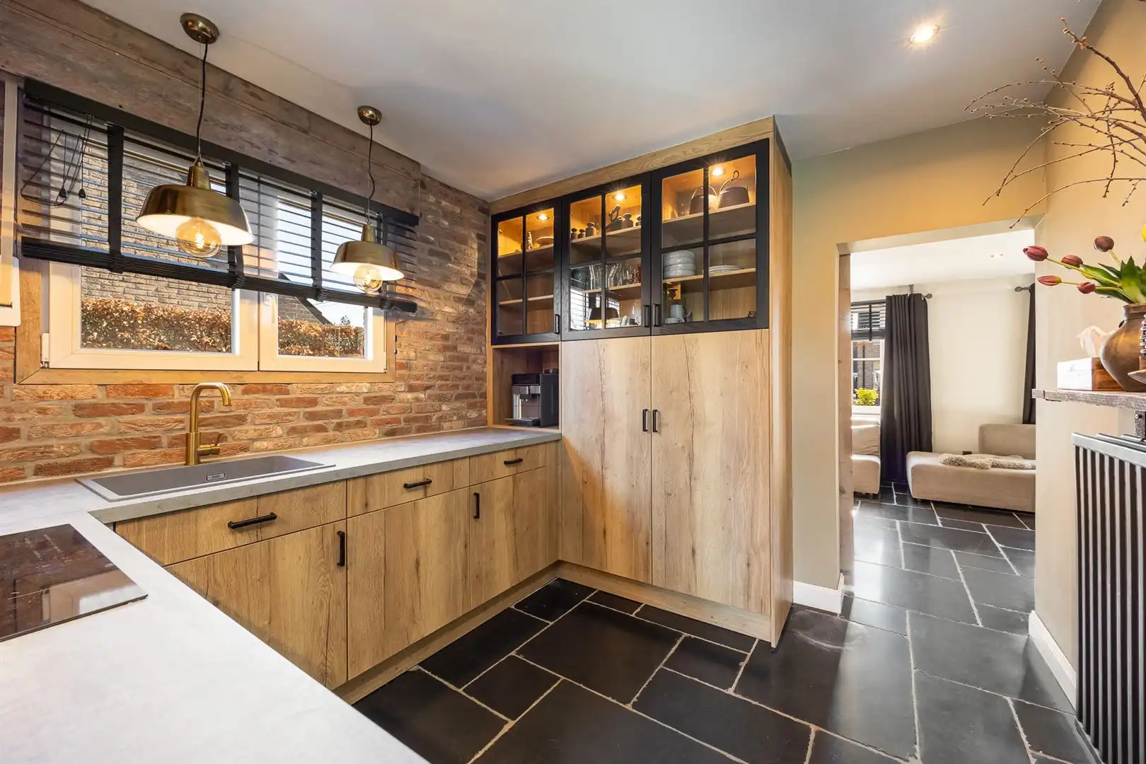 Een thuis vol sfeer met 5 slpks en een mooie tuin! foto 4