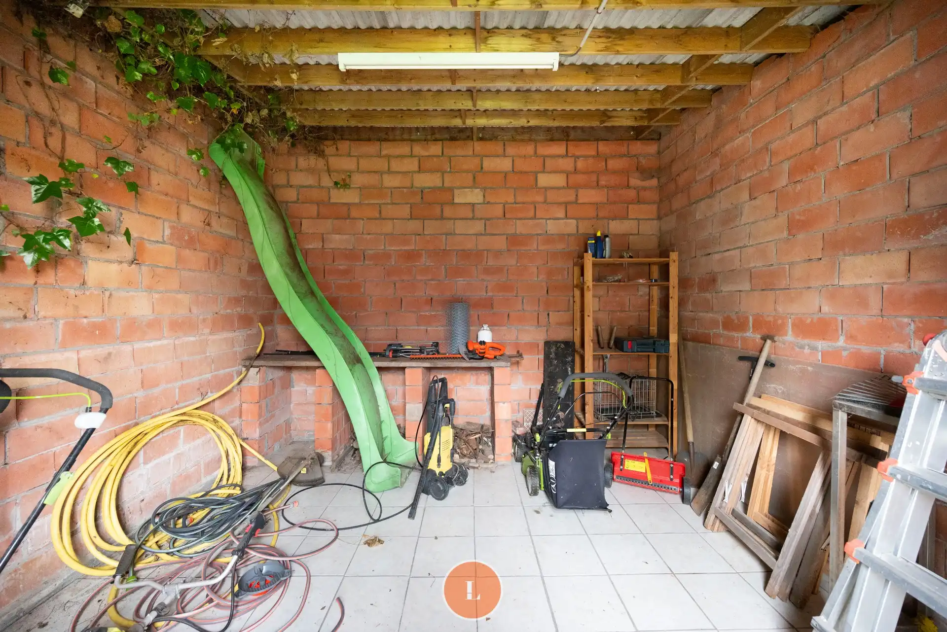 Ruime gezinswoning met grote tuin en garage te koop in Menen. foto 18