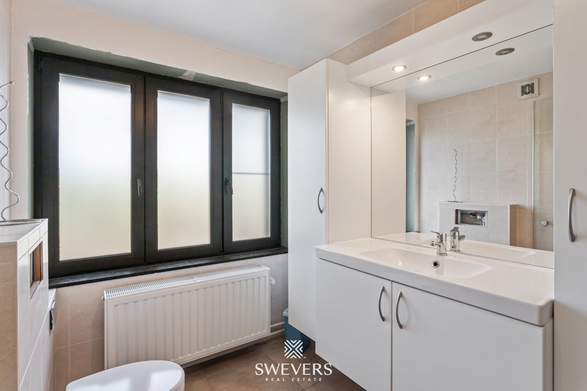 Ideale gezinswoning, instapklaar met ruime tuin en bouwgrond foto 15