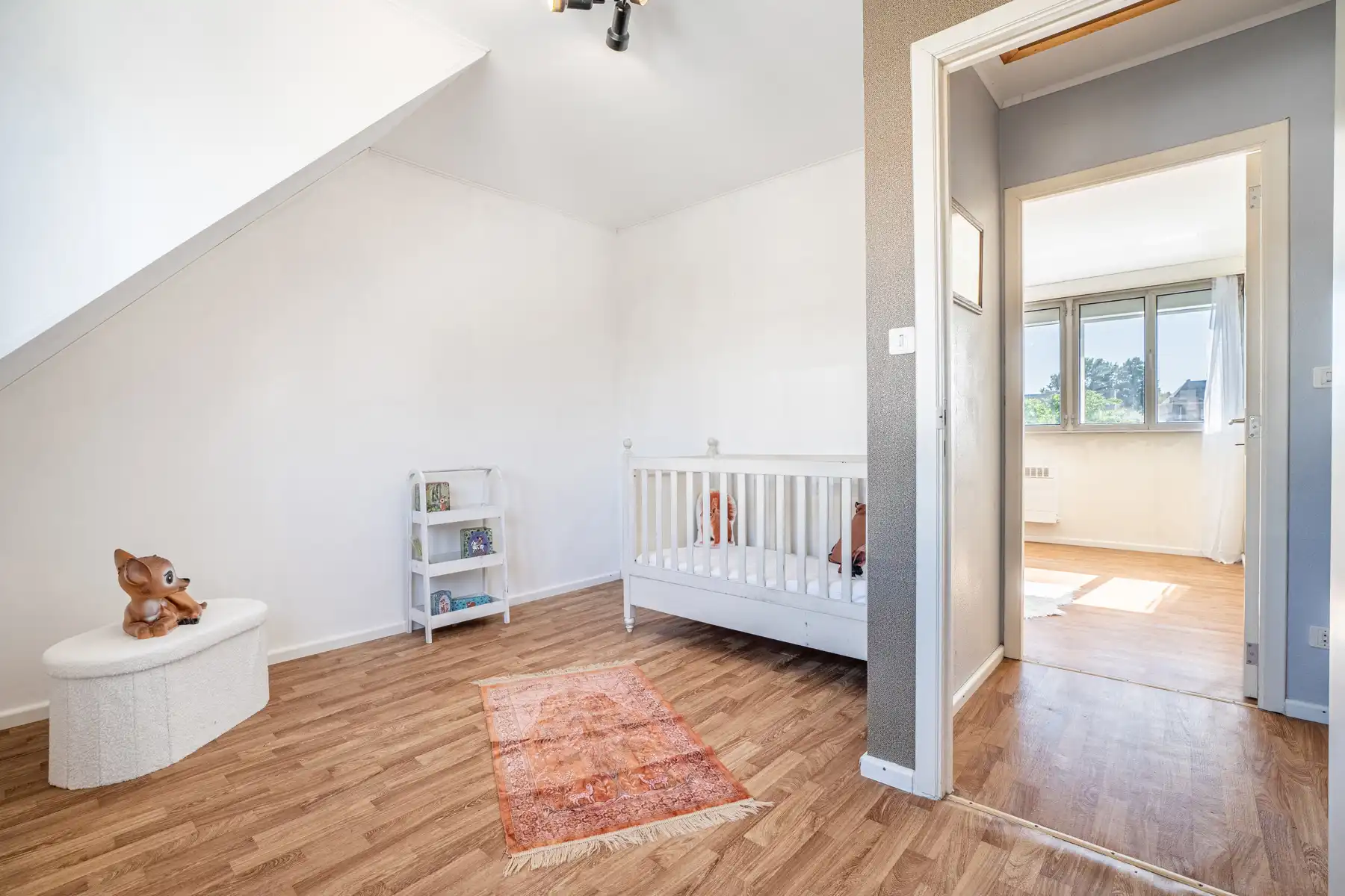 Halfopen woning met tuin, garage en oprit foto 19