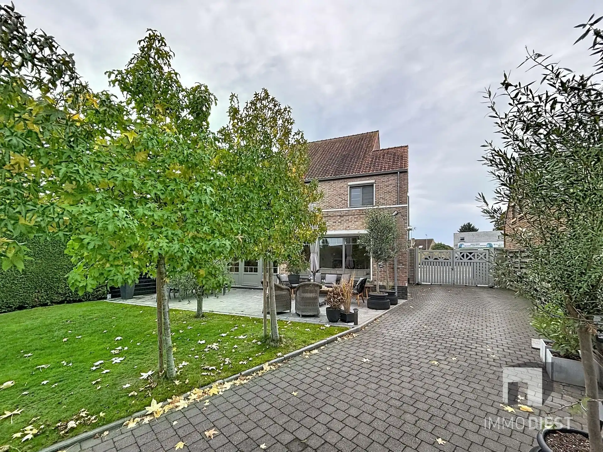Trendy - volledig gerenoveerde woning met 3 slaapk en 2 badkamers foto 36