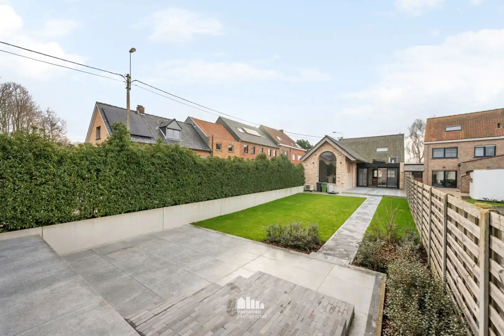 Instapklare, energiezuinige woning met tuin en dubbele garage in hartje Voormezele foto 2