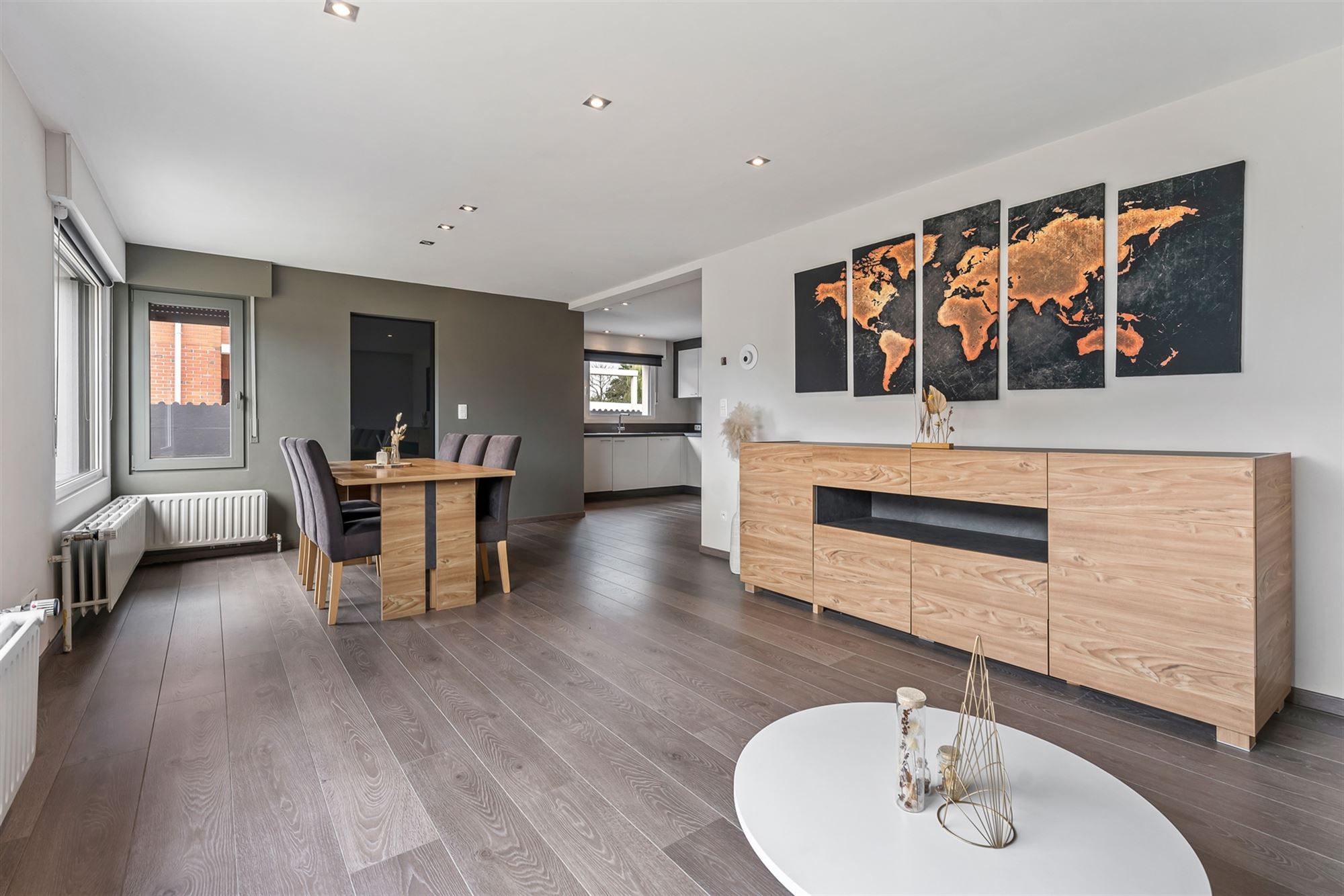 VOLLEDIG GERENOVEERDE WONING MET 2 SLAAPKAMERS GELEGEN OP EEN RUIM PERCEEL VAN 12A10CA TE BERKENBOS IN HEUSDEN-ZOLDER foto 2