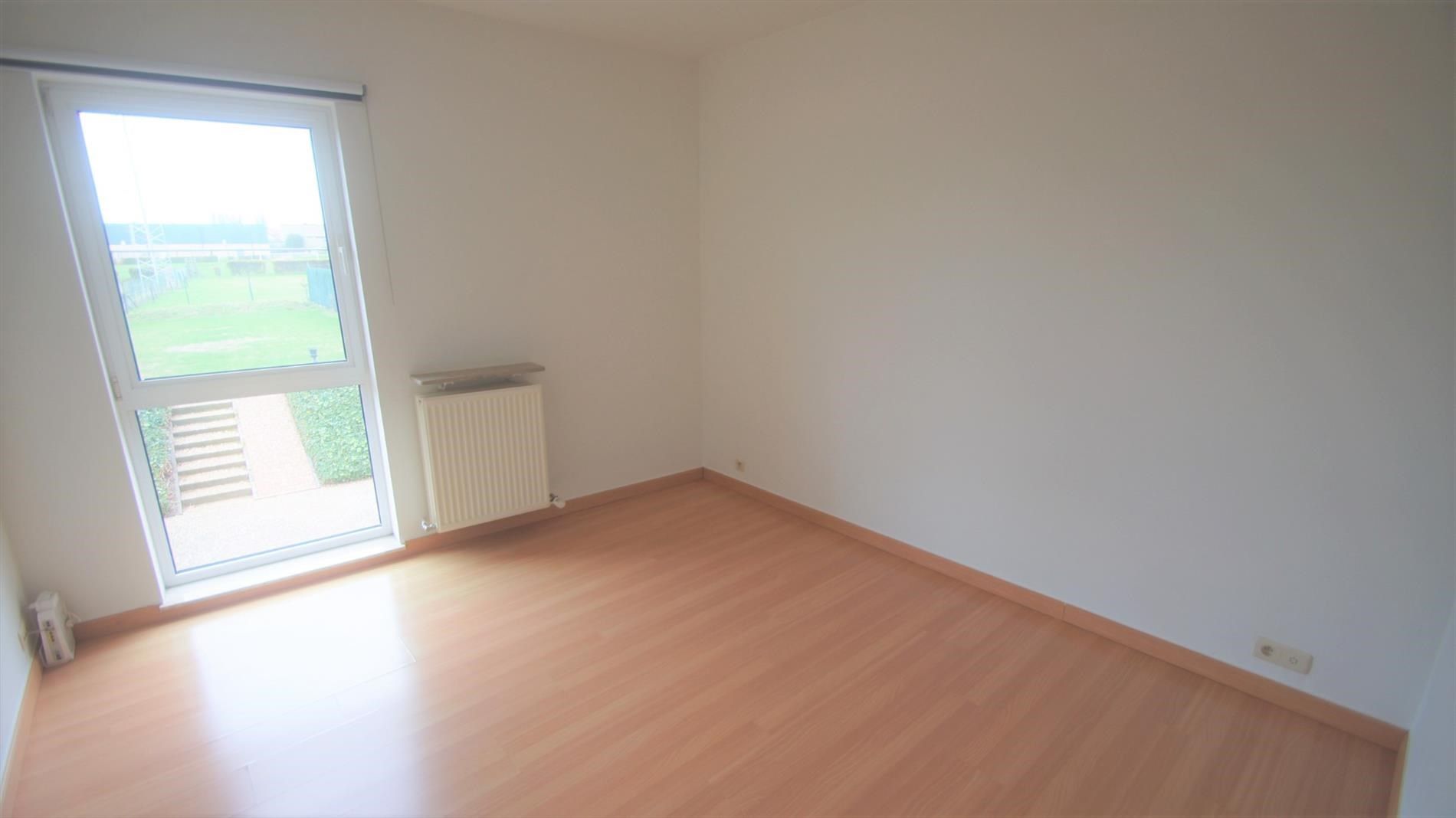 Goed gelegen appartement met 2 slaapkamers en garage. foto 5