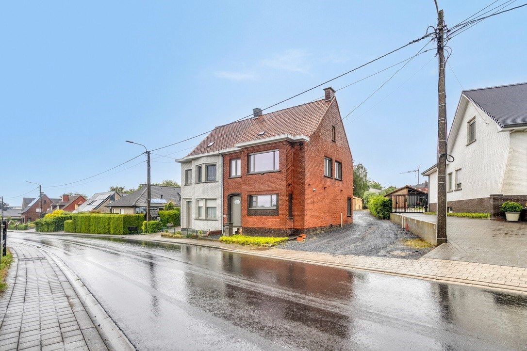 Loods van 340m2 en atelier van 75m2 met woning te koop te Vichte. foto 35