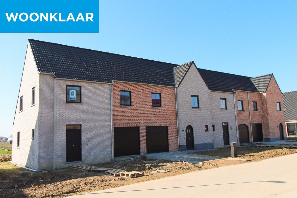 Halfopen nieuwbouwwoning met garage Roeselare foto {{pictureIndex}}