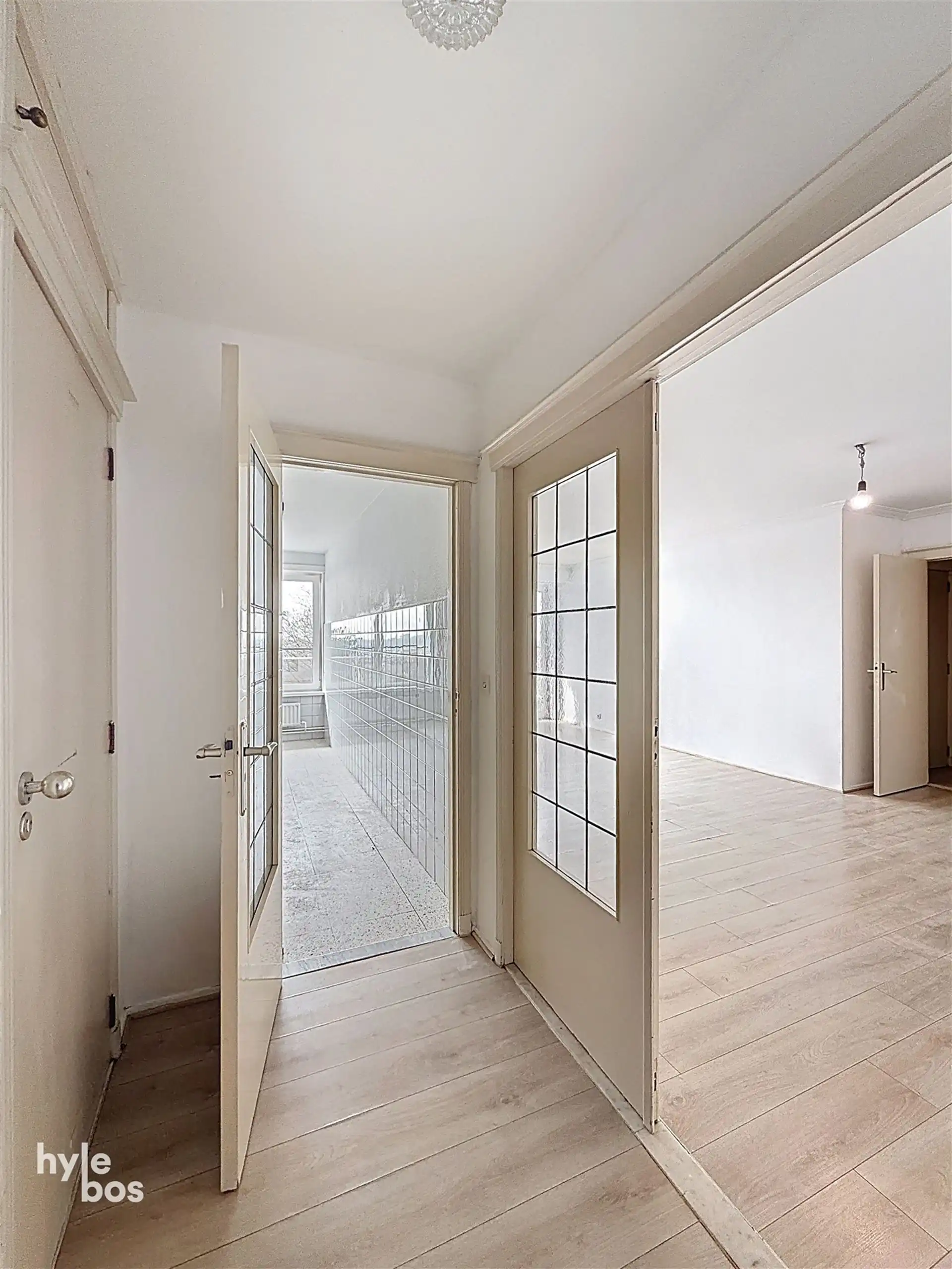 Instapklaar appartement nabij het Waasland Shopping Center foto 2