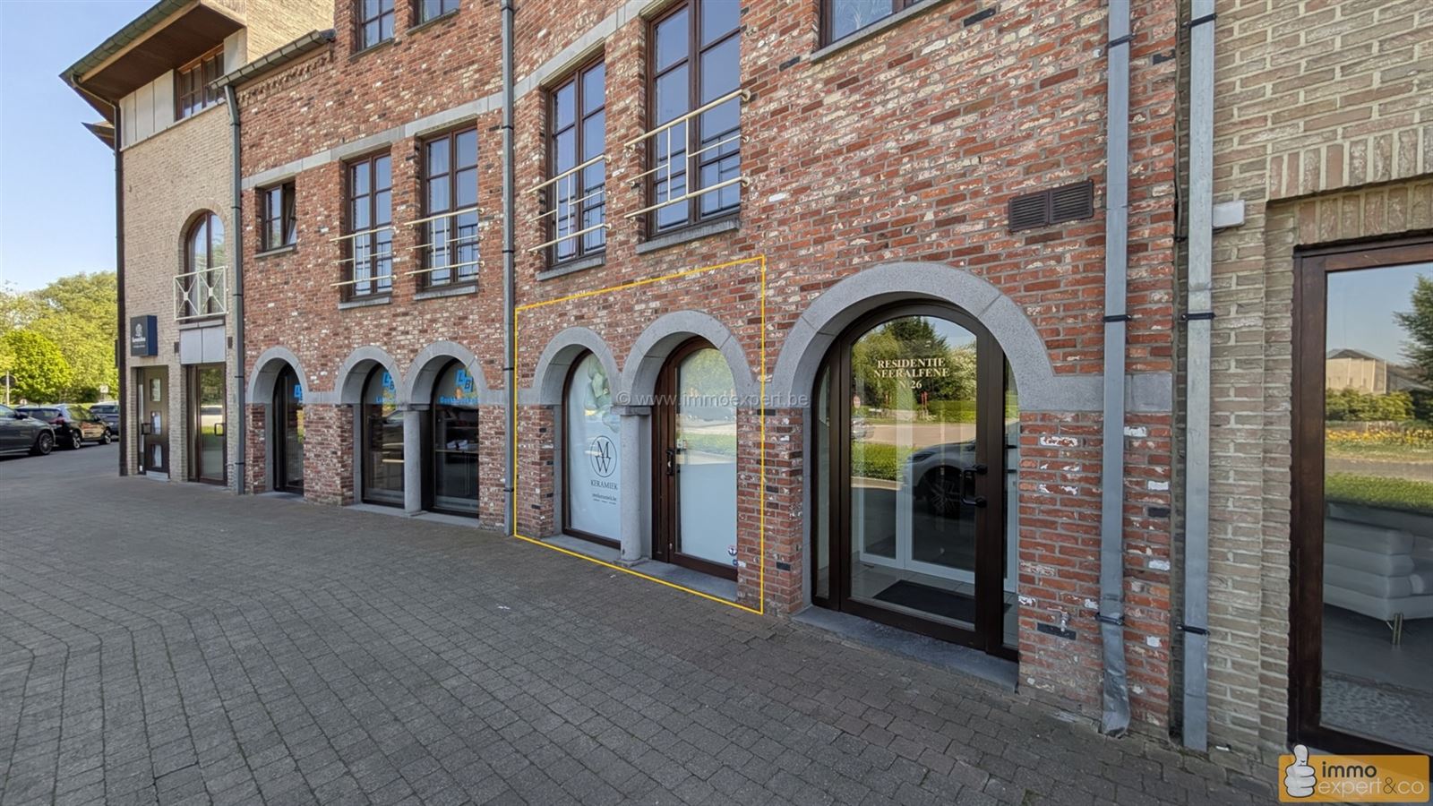 TERNAT: Centraal gelegen handelspand foto {{pictureIndex}}