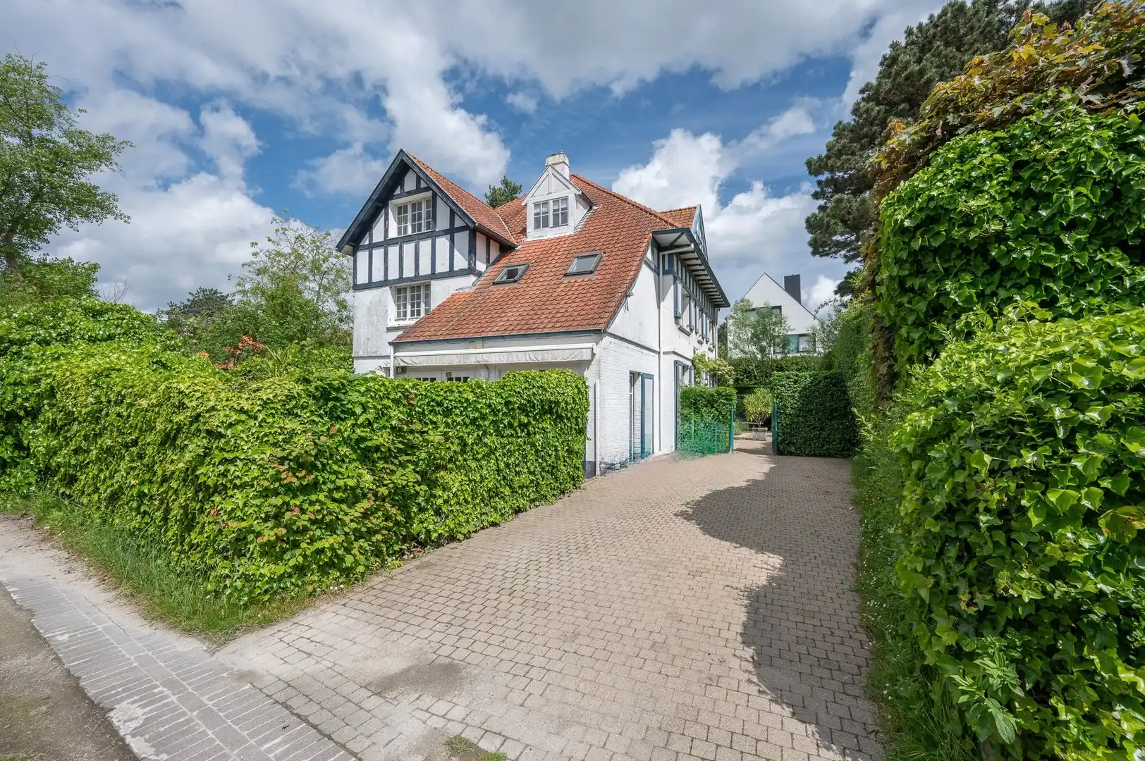 Charmante koppelvilla ideaal en rustig gelegen in een paadje in het Zoute. foto 3