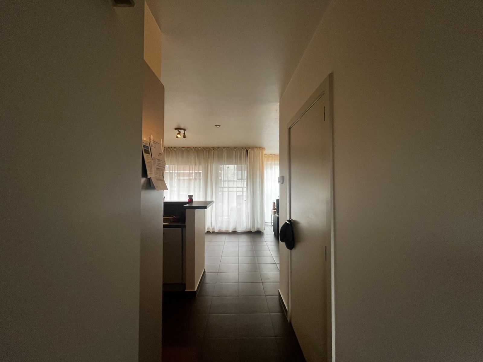 Ruim instapklaar appartement in hartje Kruishoutem foto 3