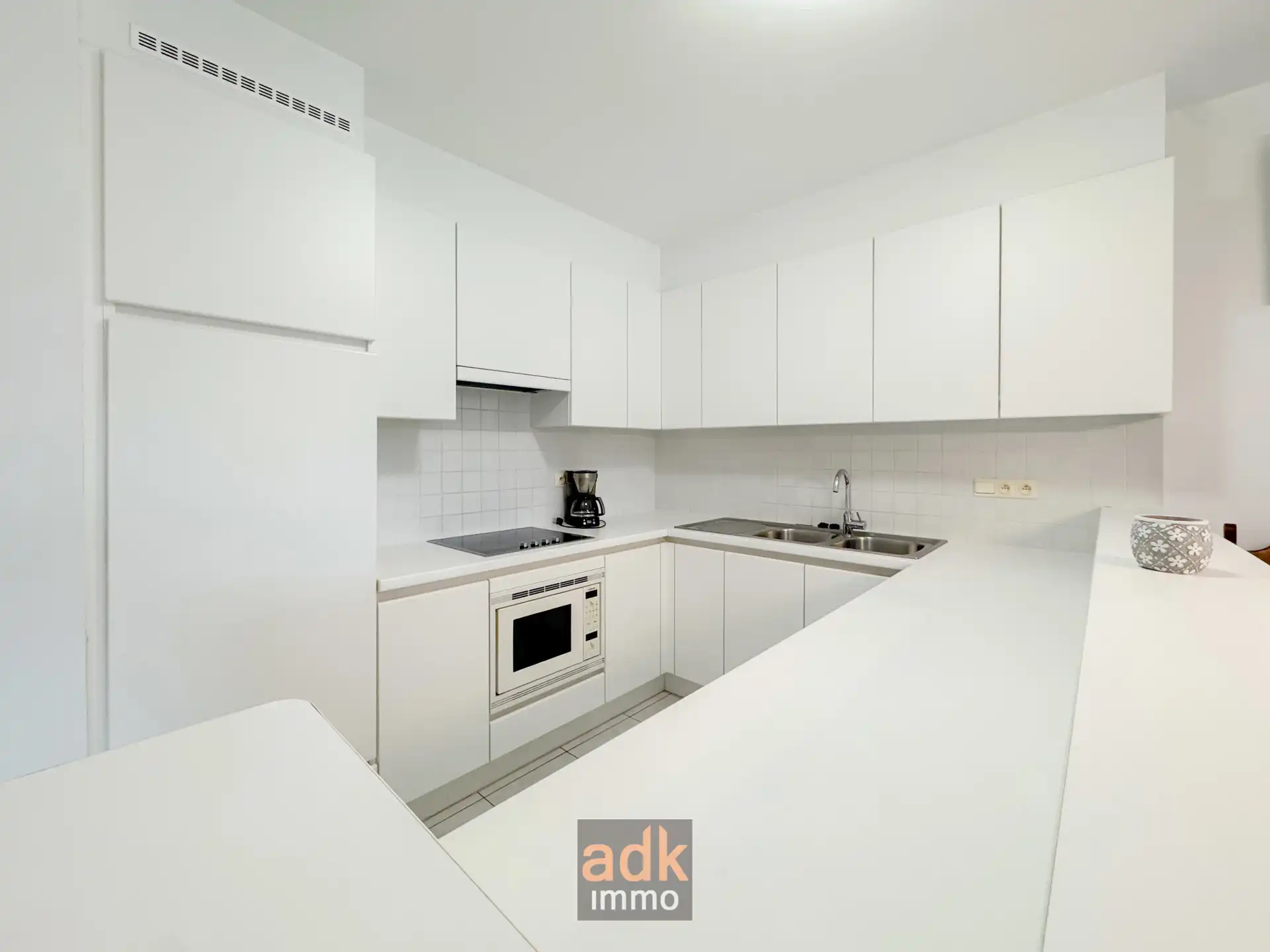 Ruim en lichtrijk appartement met zicht op het park. 2 slaapkamers, 2 badkamers, 2 terrassen, incl. kelder.  foto 6