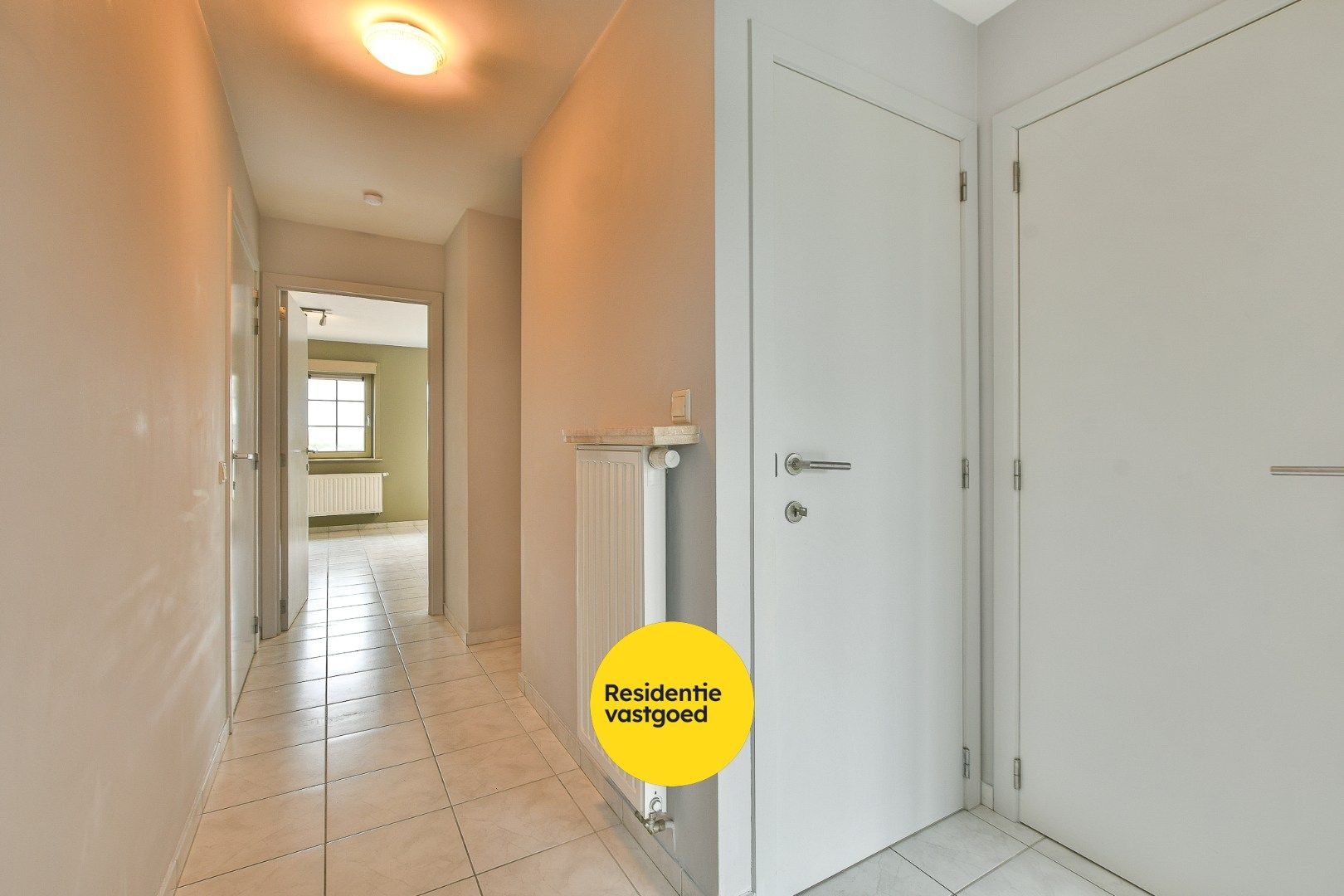Modern gelijkvloers appartement met 2 slaapkamers– op slechts 500m van strand en zee! foto 12