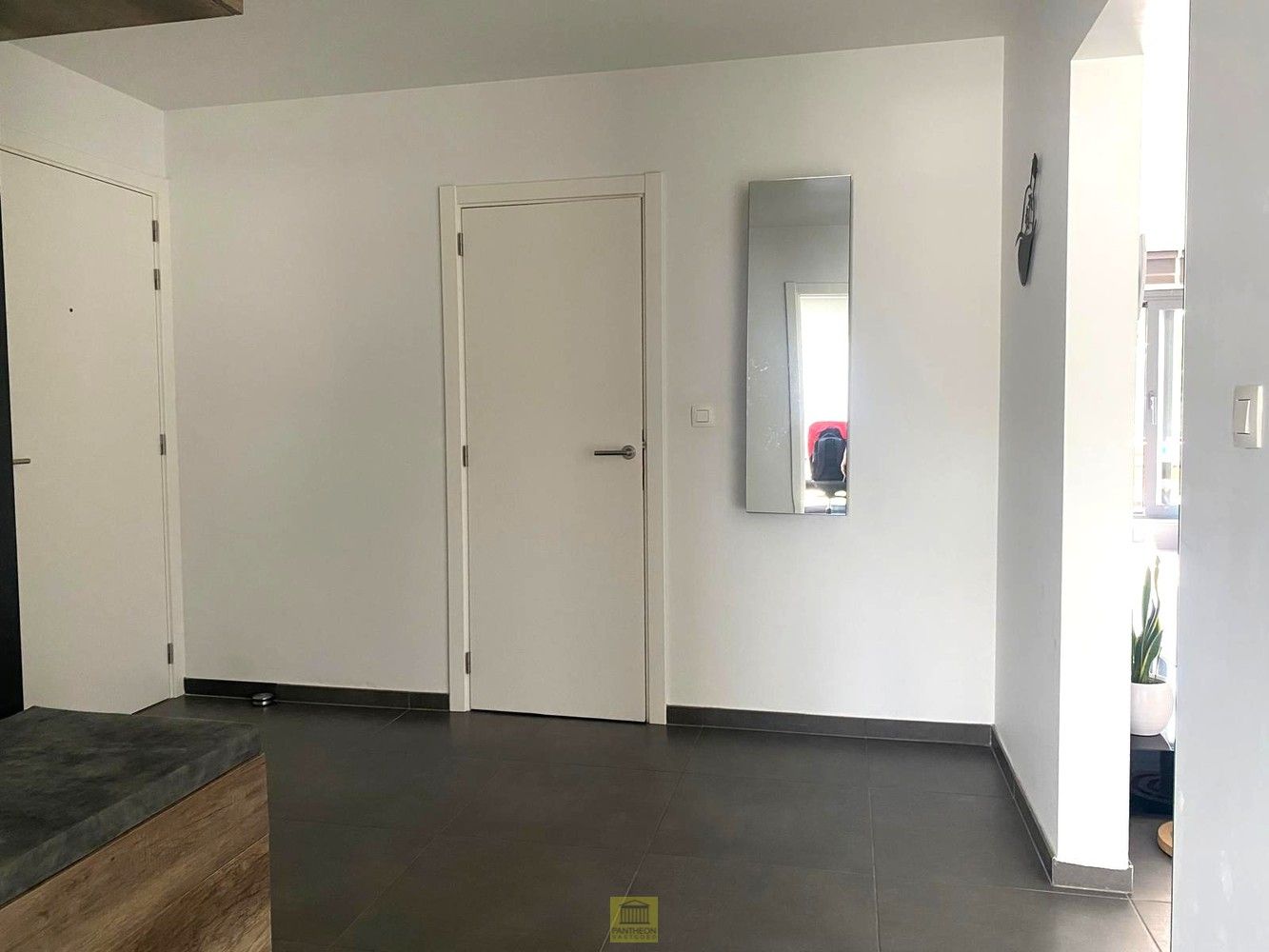 Modern en ruim appartement met groot aangenaam terras . foto 8