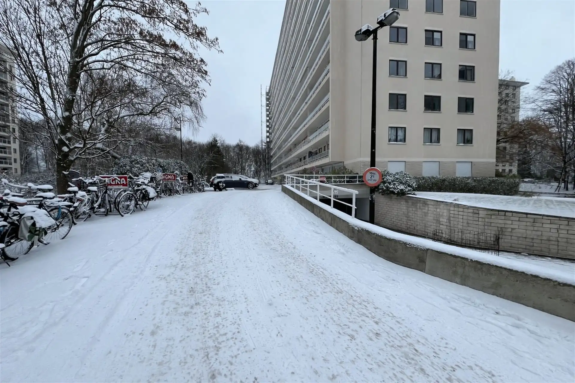 Gerenoveerd 2-slaapkamerappartement met zonnig terras in Berchem foto 11