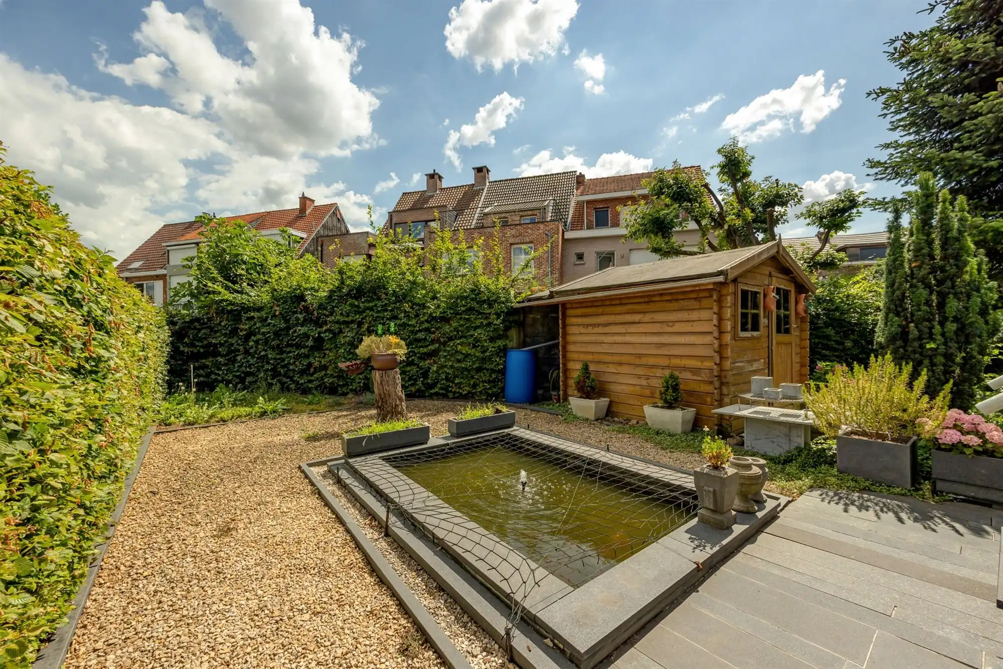 Gedeeltelijk gerenoveerde tweewoonst met tuin en garage foto 29