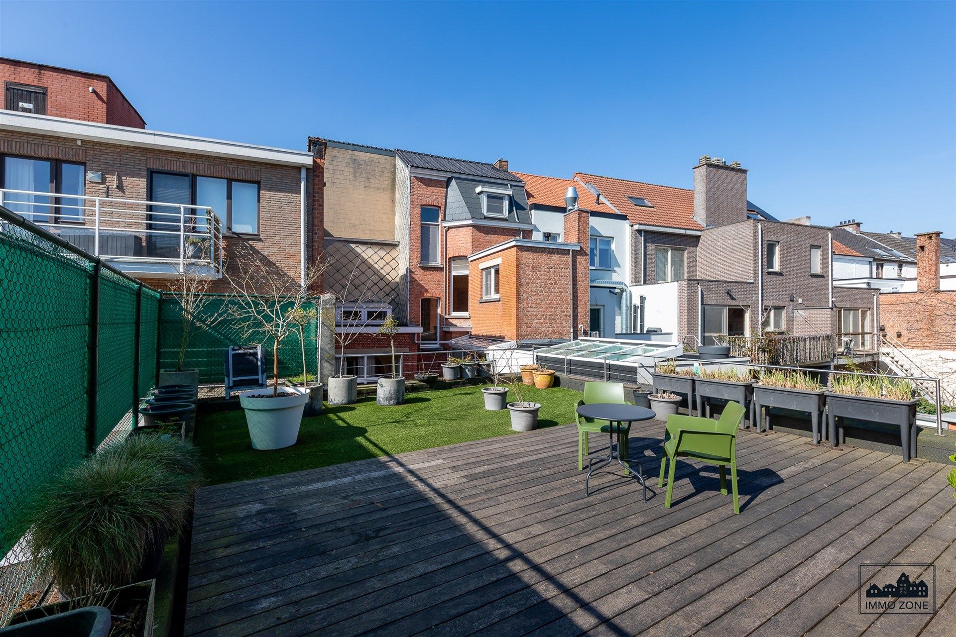Herenhuis met dubbele garage op steenworp van Grote Markt foto 13
