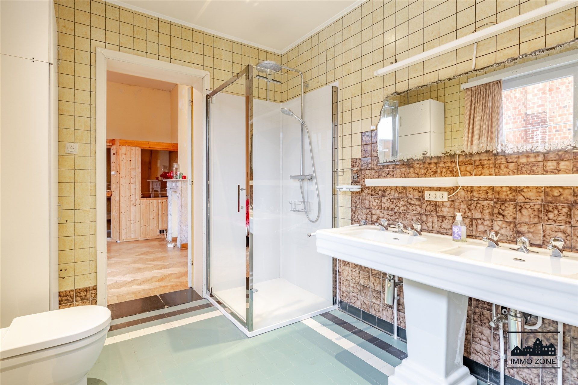 Herenhuis met dubbele garage op steenworp van Grote Markt foto 13